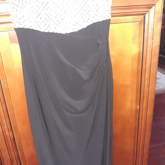 Gown - Picture 4 of 15